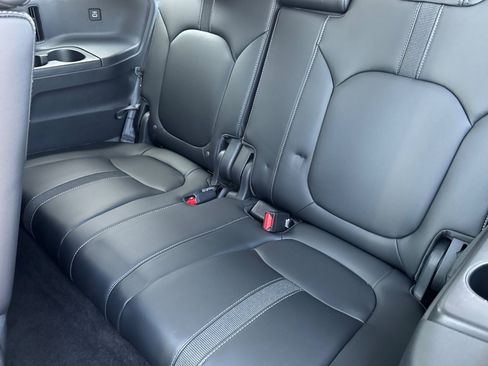 Certified 2023 Honda Pilot Touring image 27