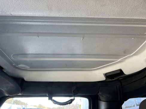 Used 2016 Jeep Wrangler Unlimited Rubicon w/ Connectivity Group AWD/4WD image 17