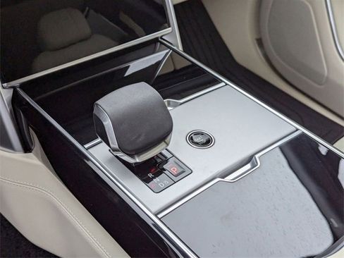 New 2025 Land Rover Range Rover SE image 9