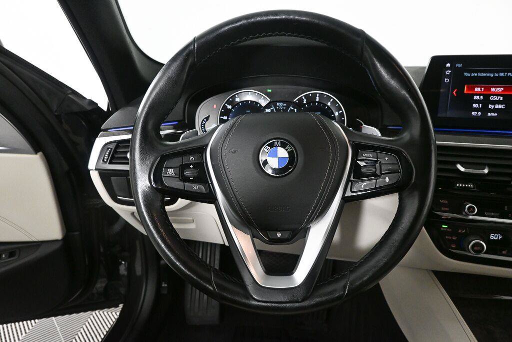Used 2019 BMW 530i w/ Luxury Package RWD image 2