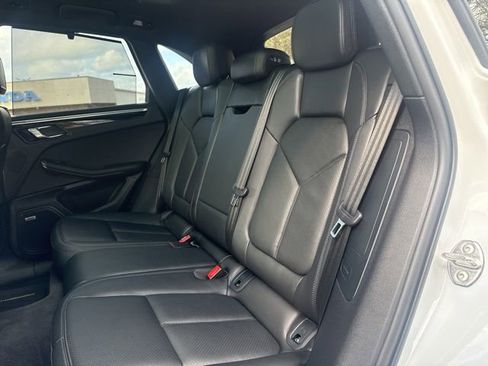 Used 2022 Porsche Macan image 21