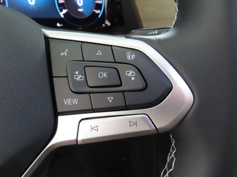 Used 2025 Volkswagen Atlas SE FWD image 14