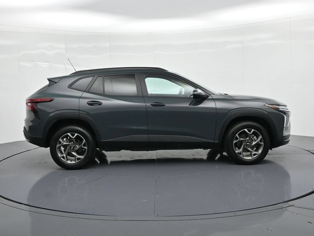 Used 2025 Chevrolet Trax LT FWD image 5