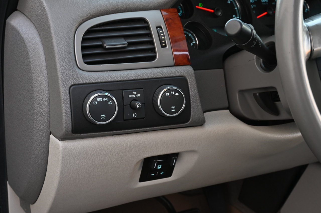 Used 2013 Chevrolet Silverado 2500 LTZ w/ LTZ Plus Package AWD/4WD image 19