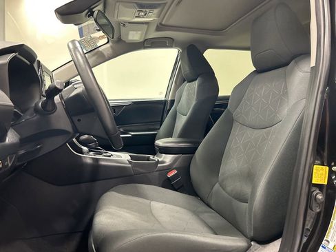 Used 2020 Toyota RAV4 XLE w/ Convenience Package AWD/4WD image 11