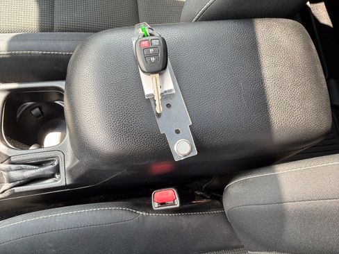 Used 2016 Toyota RAV4 XLE AWD/4WD image 35