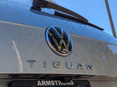 Certified 2022 Volkswagen Tiguan SE R-Line image 32