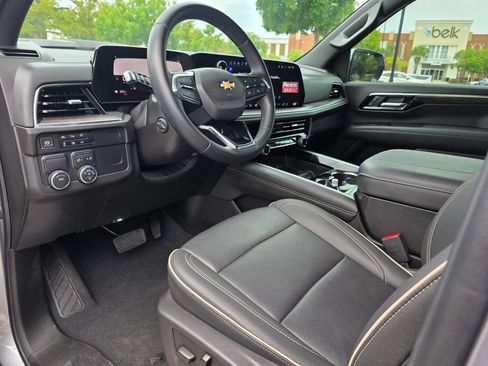 Used 2025 Chevrolet Tahoe Premier RWD image 11