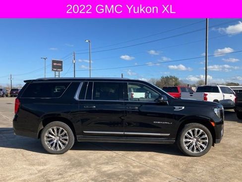 Used 2022 GMC Yukon XL Denali w/ Denali Premium Package image 8