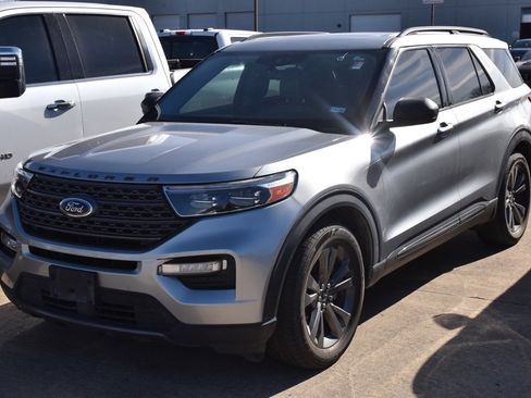 Used 2021 Ford Explorer XLT w/ Equipment Group 202A image 1