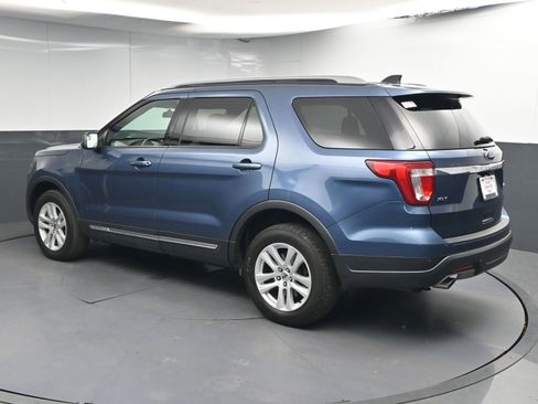 Used 2018 Ford Explorer XLT AWD/4WD image 5
