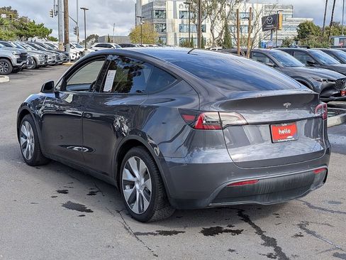 Used 2021 Tesla Model Y Long Range image 8