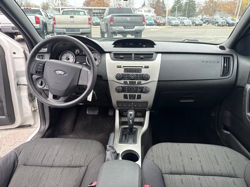 Used 2011 Ford Focus SE image 9