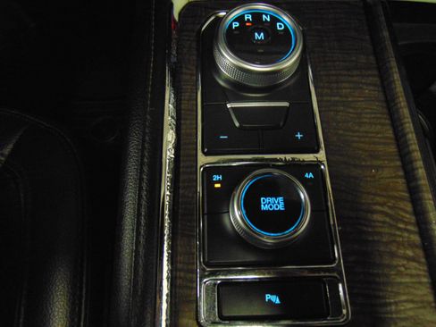 Used 2021 Ford Expedition Limited image 16