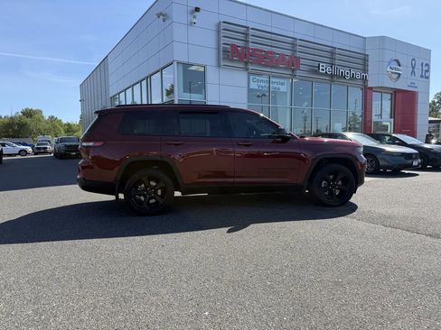 Used 2024 Jeep Grand Cherokee L Altitude AWD/4WD image 9