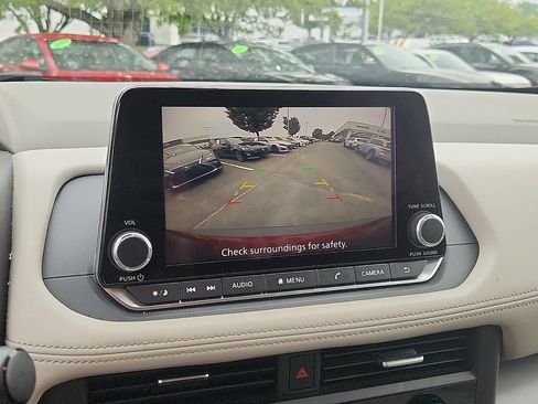 Used 2023 Nissan Rogue SV FWD image 15