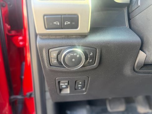 Used 2018 Ford F150 Lariat w/ Equipment Group 502A Luxury AWD/4WD image 11