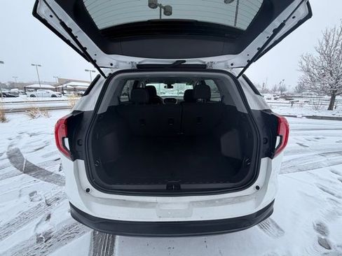 Used 2024 GMC Terrain SLE image 22