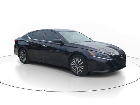Certified 2023 Nissan Altima 2.5 SV FWD image 2
