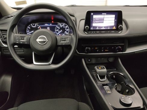 Used 2024 Nissan Rogue S AWD/4WD image 22