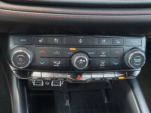 Used 2025 Dodge Durango GT AWD/4WD image 15