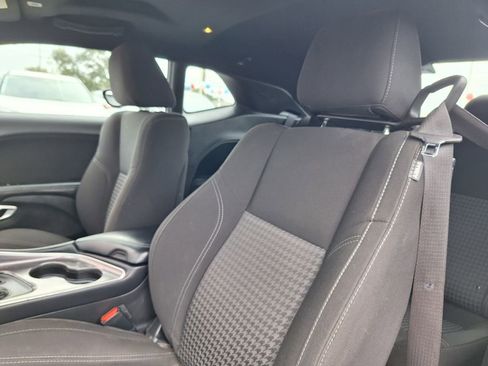 Used 2021 Dodge Challenger SXT w/ Driver Convenience Group image 11