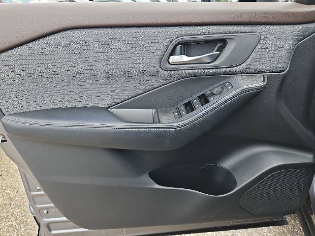 Certified 2023 Nissan Rogue SV AWD/4WD image 14