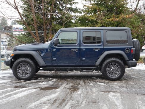 Used 2025 Jeep Wrangler Sport S image 15