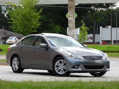 Used 2015 INFINITI Q40 w/ Moonroof Package RWD image 14