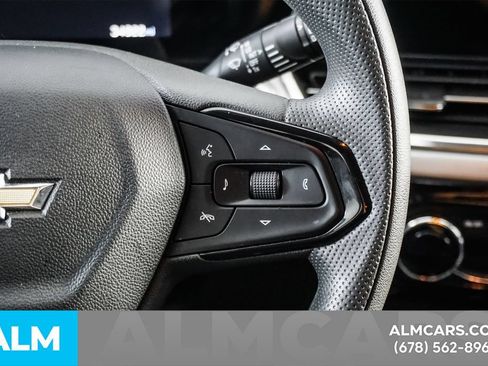 Used 2025 Chevrolet Trax LT FWD image 25