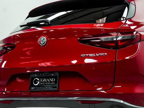 Used 2022 Alfa Romeo Stelvio Ti image 12