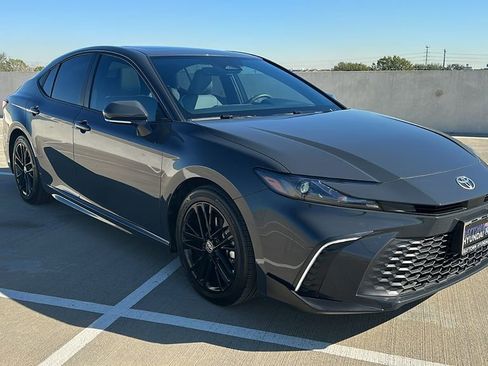 Used 2025 Toyota Camry Hybrid image 15