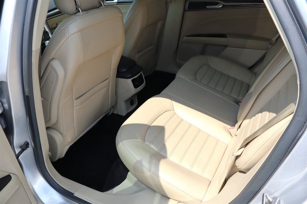 Used 2013 Ford Fusion SE FWD image 19