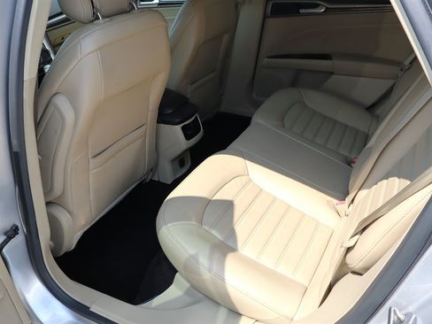 Used 2013 Ford Fusion SE FWD image 19