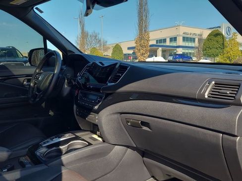 Used 2020 Honda Pilot Black Edition image 23