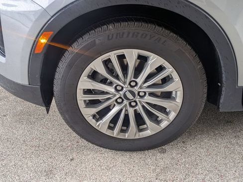 Used 2025 Cadillac XT4 Premium Luxury FWD image 10