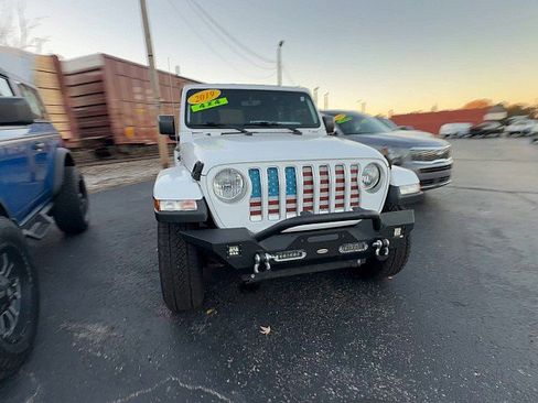 Used 2019 Jeep Wrangler Unlimited Sahara w/ Uconnect 4C Nav & Sound Group image 7
