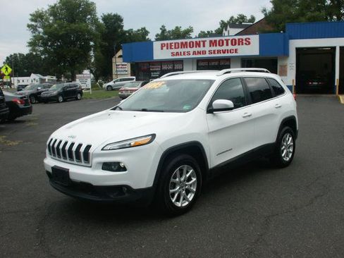 Used 2018 Jeep Cherokee Latitude Plus AWD/4WD image 1