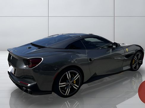 Used 2019 Ferrari Portofino RWD image 12