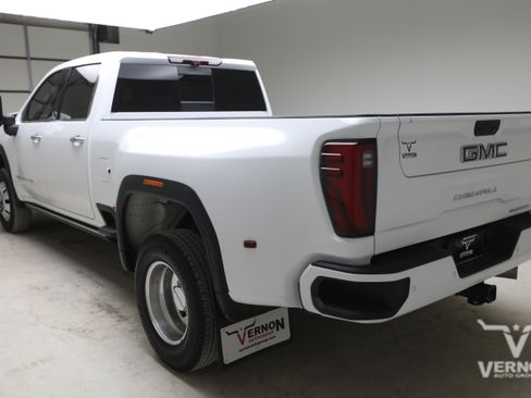 Used 2024 GMC Sierra 3500 Denali Ultimate AWD/4WD image 3