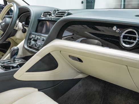 Used 2024 Bentley Bentayga Extended Wheelbase image 13