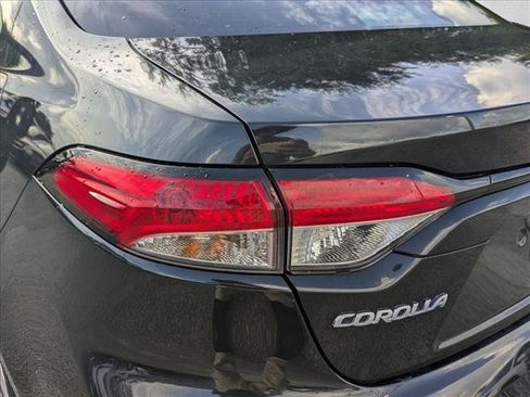 Used 2021 Toyota Corolla LE FWD image 13