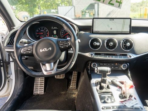 Used 2022 Kia Stinger GT1 AWD/4WD image 15