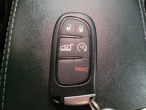 Used 2020 Jeep Cherokee Latitude Plus w/ Comfort/Convenience Group AWD/4WD image 32