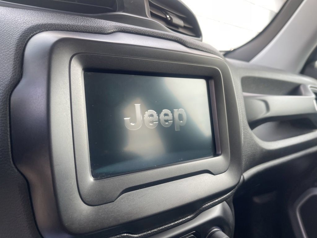 Used 2019 Jeep Renegade Latitude AWD/4WD image 16