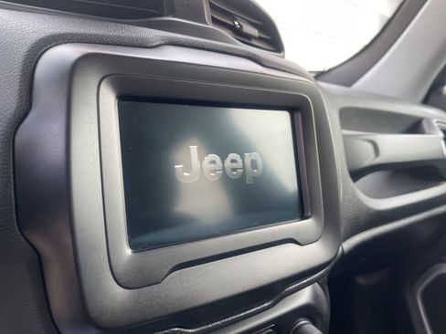 Used 2019 Jeep Renegade Latitude AWD/4WD image 16