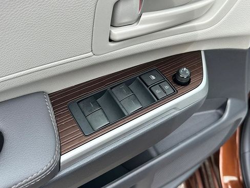 Certified 2023 Toyota Sienna LE FWD image 15