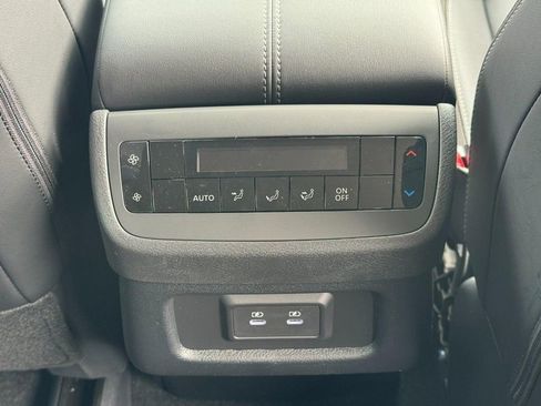 New 2026 Nissan Pathfinder SL image 7