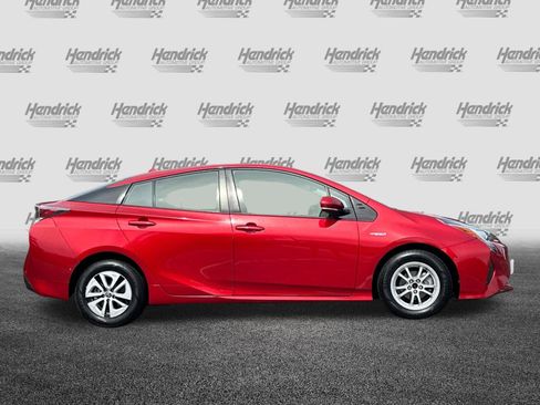 Used 2017 Toyota Prius Three FWD image 3