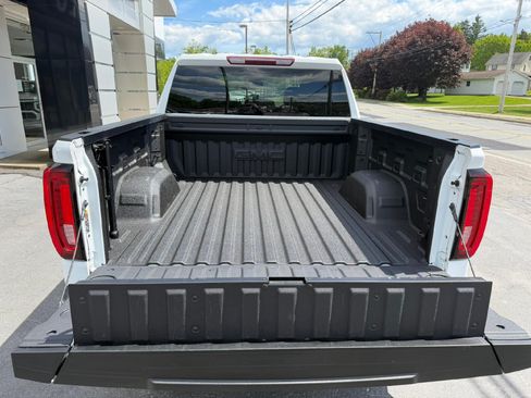 Used 2023 GMC Sierra 1500 SLT w/ SLT Premium Package AWD/4WD image 8